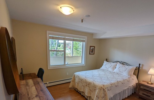 Bedford Condo | Lovely 1 Bedroom Condo With Free Parking & Wifi