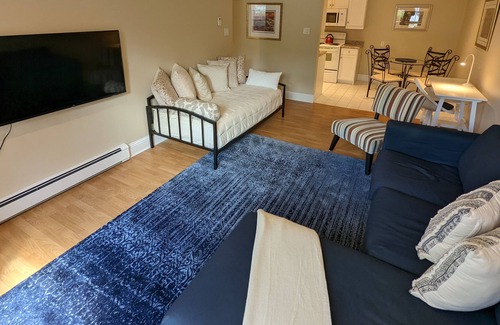 Bedford Condo | Lovely 1 Bedroom Condo With Free Parking & Wifi