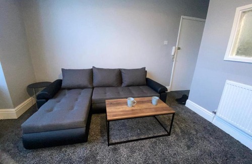 Sefton Park Apartment | Cozy 1-Bedroom Flat with Free Parking for Families