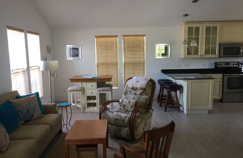 Jensen Beach House | Elegant 1 Bedroom House with Ocean View on Indian River
