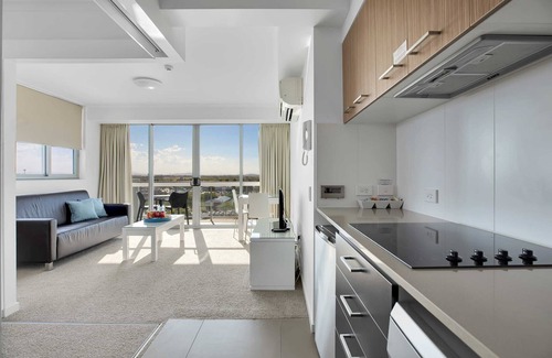 Mackay Apartment | Modern Apartment with Self Check-In and Free Parking