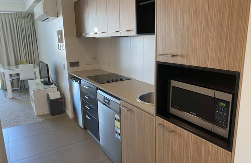 Mackay Apartment | Modern Apartment with Self Check-In and Free Parking