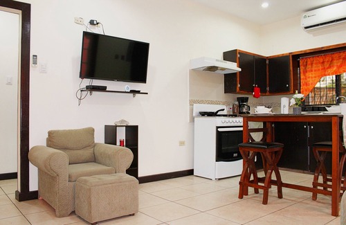 Mt. Pleasant Apartment | Cozy 1 Bedroom Retreat in Mt. Pleasant - Guest Rated 10/10
