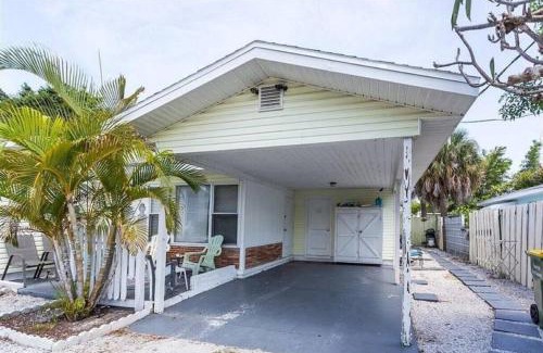 Sarasota Apartment | Stunning Oceanfront 1 Bedroom Unit Near Lido Key Beach