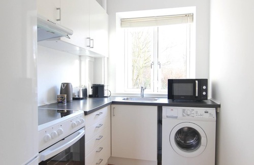 Lyngby-Taarbæk Kommune Apartment | Cozy 1-Bed Retreat in Kongens Lyngby for Families