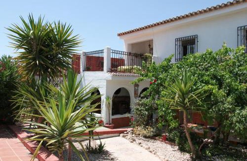 Cacin Villa | Inviting 10-Bed Villa with Private Garden & Pool
