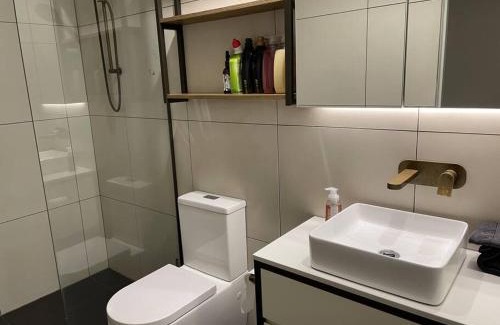 Moonee Ponds Apartment | Charming 1BD Condo with City View & Free Parking