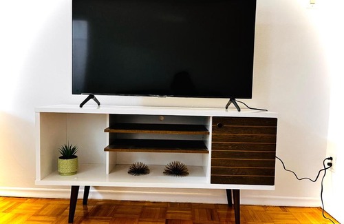 Mount Pleasant West Apartment | Pet-Friendly 1-Bedroom Retreat in Midtown Toronto