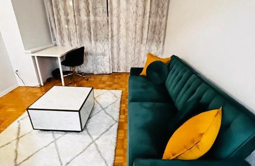 Mount Pleasant West Apartment | Pet-Friendly 1-Bedroom Retreat in Midtown Toronto