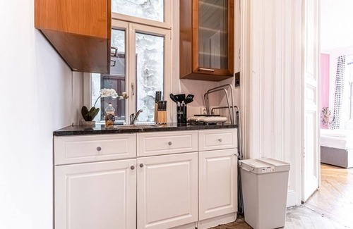 Wahring Apartment | Comfortable 1BR Apartment Close to AKH Hospital