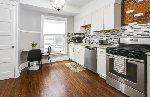 Buffalo Apartment | Inviting 2 Bdrm Apartment with Lake View & Breakfast