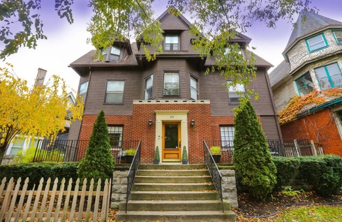 Buffalo Apartment | Inviting 2 Bdrm Apartment with Lake View & Breakfast