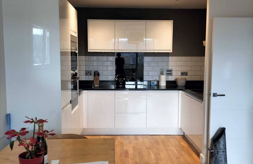 Shacklewell Apartment | Cozy 2 Bed, 2 Bath Apartment in East London - Pet Friendly