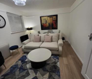 Chafford Hundred Apartment | Cozy 2-Bed Apartment in Grays for Family Getaways