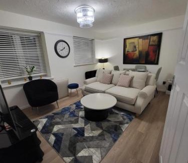 Chafford Hundred Apartment | Cozy 2-Bed Apartment in Grays for Family Getaways