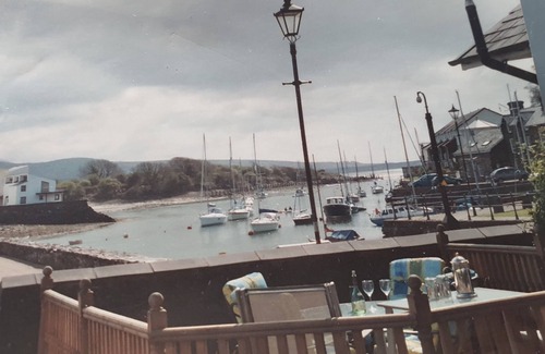 Porthmadog Apartment | Picturesque Harbourside Apartment with Breathtaking Views