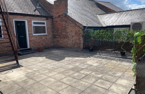 Arnold Apartment | Elegant 2-Bed Apartment in Arnold Town Centre - Family-Friendly