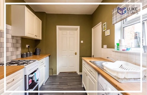 Newcastle-upon-Tyne Apartment | Cozy 2-Bed Flat with Wifi Near Avondale Park