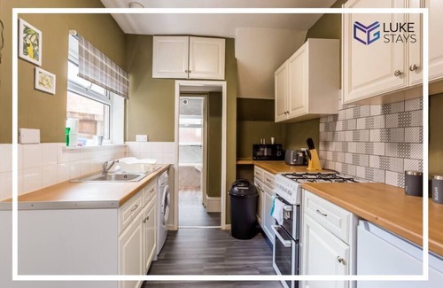 Newcastle-upon-Tyne Apartment | Cozy 2-Bed Flat with Wifi Near Avondale Park