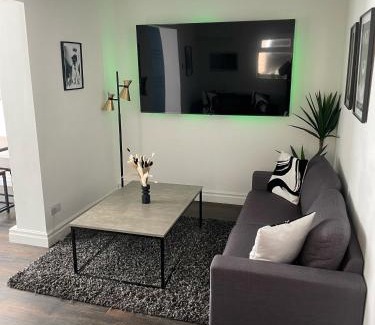 Crosby House | Family-Friendly 2 Bed House Steps from the Beach, Rated 9.5