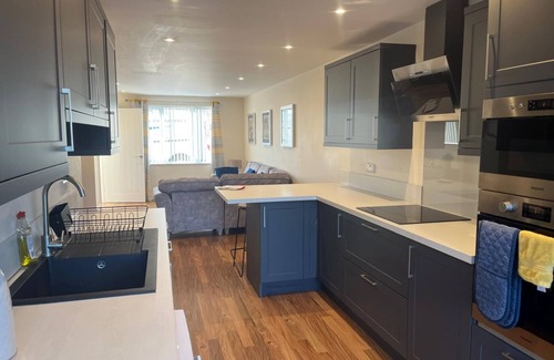 Lincoln House | Lovely 2 bed house in Lincoln, 12 minute walk from the famous Bailgate. Sleeps 5