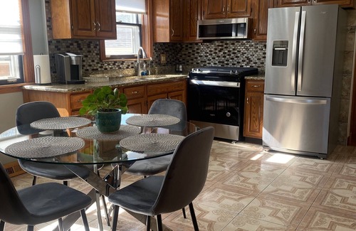 Forestview Apartment | Pet-Friendly 2-Bedroom Apartment in Berwyn - Rated 9/10