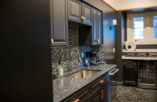 Scranton Apartment | Cozy 2 Bedroom Apartment with Indoor Fireplace - Rated 10/10