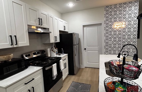 Southeast Houston Apartment | Lovely 2-bedroom apartment in Central Houston with AC, WiFi 5 min from downtown