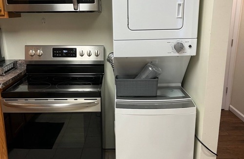 Quincy Apartment | Cozy 2 Bedroom Apartment - Book 3 Nights, Get One Free!