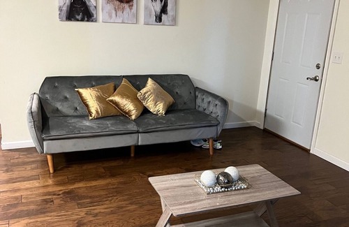 Quincy Apartment | Cozy 2 Bedroom Apartment - Book 3 Nights, Get One Free!