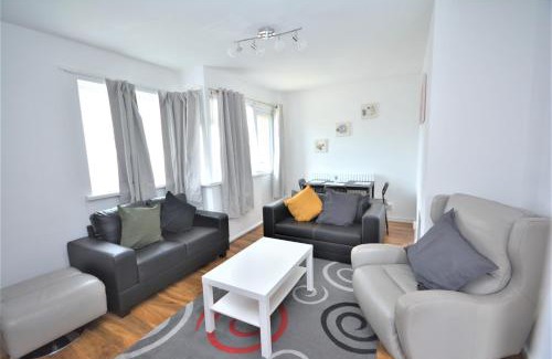 Vassall Apartment | Welcoming 2 Bedroom Condo Near Greater London for Families