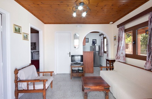 Agios Gordios Cottage | Charming 2-Bedroom Cottage Steps from the Beach with Pool