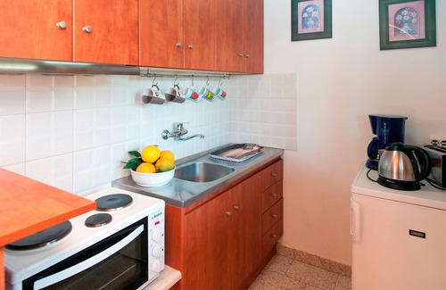 Agios Gordios Cottage | Charming 2-Bedroom Cottage Steps from the Beach with Pool