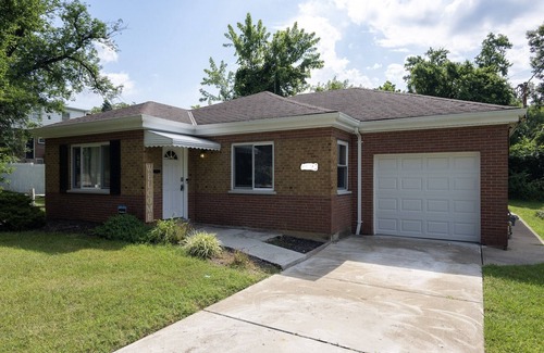 Covedale House | Tranquil 2-Bedroom Retreat with Pool & Spa Amenities
