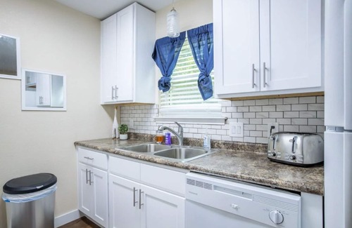 Midlothian Apartment | Cozy 2-Bedroom Retreat in Midlothian, Steps from Downtown