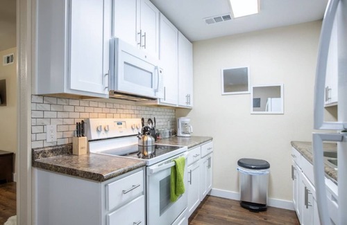 Midlothian Apartment | Cozy 2-Bedroom Retreat in Midlothian, Steps from Downtown