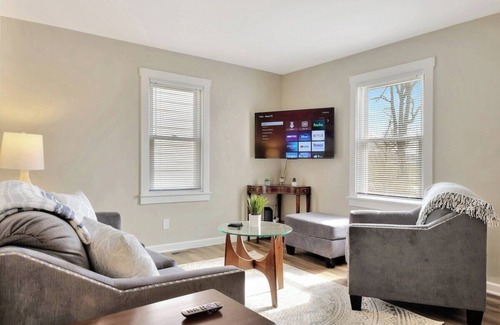 Decatur House | Cozy 2 Bedroom Home: Pet Friendly & Child-Friendly Retreat