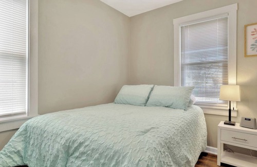 Decatur House | Cozy 2 Bedroom Home: Pet Friendly & Child-Friendly Retreat