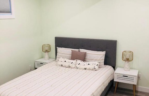 Springbank Hill House | Inviting 2-Bedroom Suite with Private Entrance and Child-Friendly Amenities