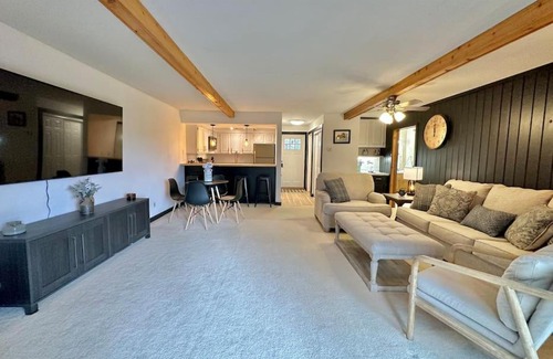 Hill City Apartment | Charming 2-Bedroom Villa at The Hills Golf Course Retreat
