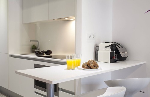 Hostafrancs Apartment | Cozy 2 Bedroom Retreat with Balcony by Plaza España