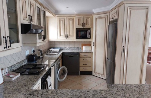 Jeffreys Bay Apartment | Cozy 2-Bedroom Flat with Sea View for Families