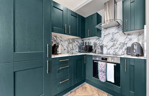 Harringay Apartment | Cozy 2 BR Retreat with Grill and Family-Friendly Perks