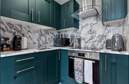 Harringay Apartment | Cozy 2 BR Retreat with Grill and Family-Friendly Perks