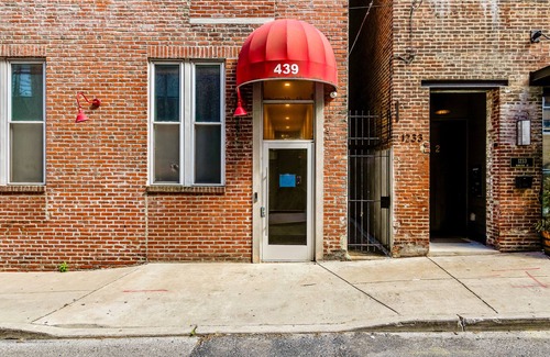 Center City Condo | Comfortable 2BD Flat near Convention Center & Chinatown