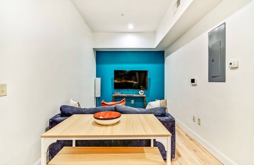 Center City Condo | Comfortable 2BD Flat near Convention Center & Chinatown