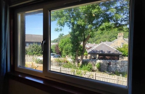Limekilns Condo | Cozy 2BD Flat in Scenic Limekilns, Fife for Families