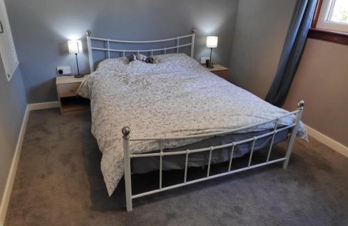 Limekilns House | Comfortable 2BD Flat in Scenic Limekilns, Fife