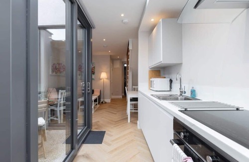 Portobello House | Cozy 2-Bed House with Patio & Fast Reliable WIFI