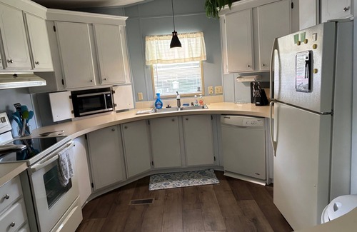 Silver Lake House | Premier 2BR/2BA in Silver Lake with Pool and Ocean Views